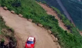 娱乐吃瓜酱拐进山里,拐进神秘山林探险记